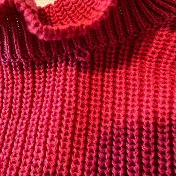3/$30 H&M Raspberry Ruffle Knit Top | Size M - Picture 6 of 6